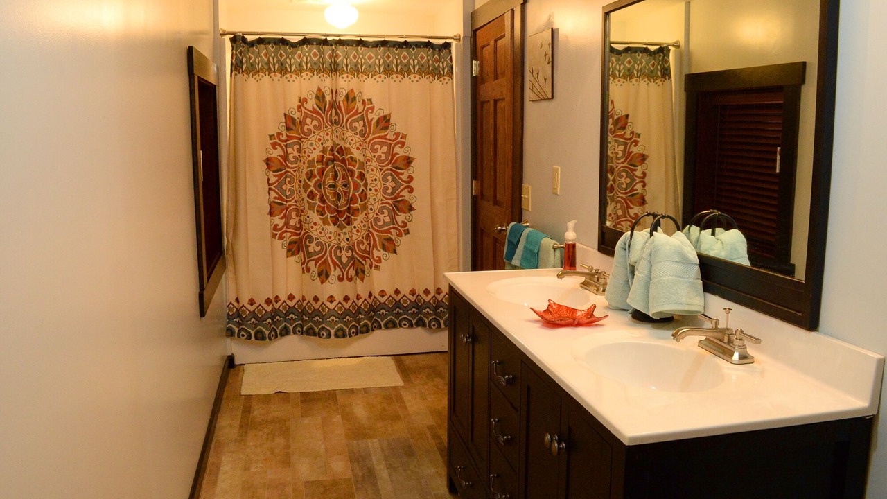 Photo of Bathroom in Winesburg