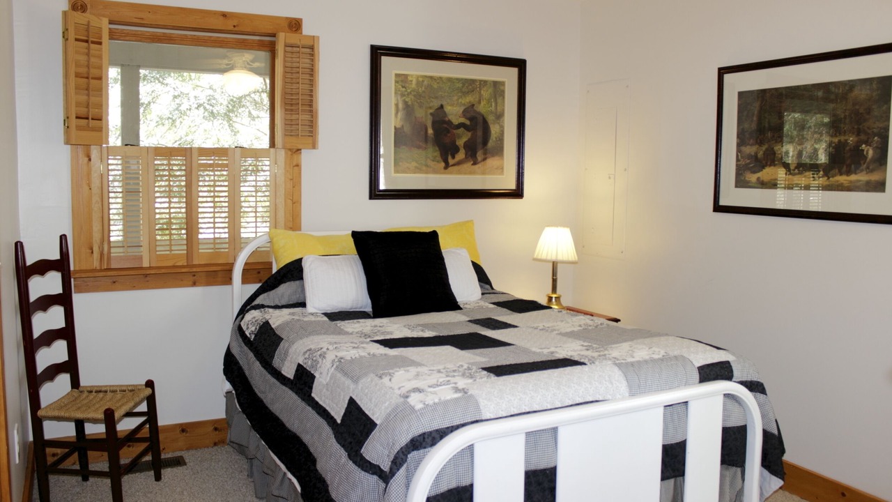 Photo of Bedroom in Hayesville