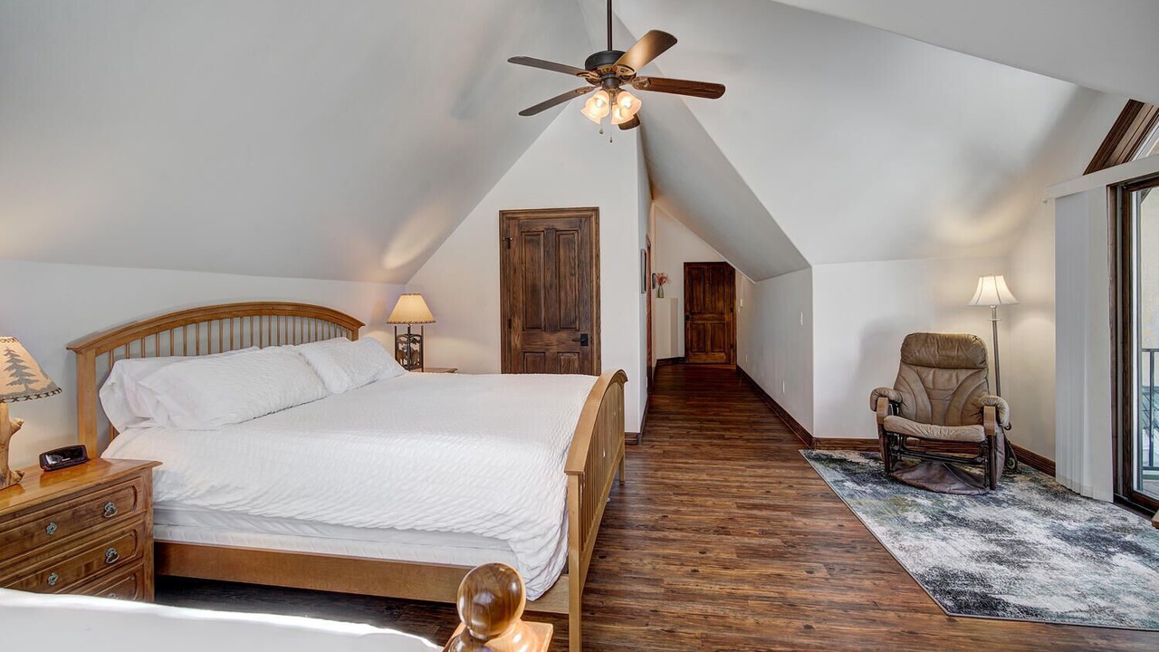 Photo of Bedroom in Peak 8