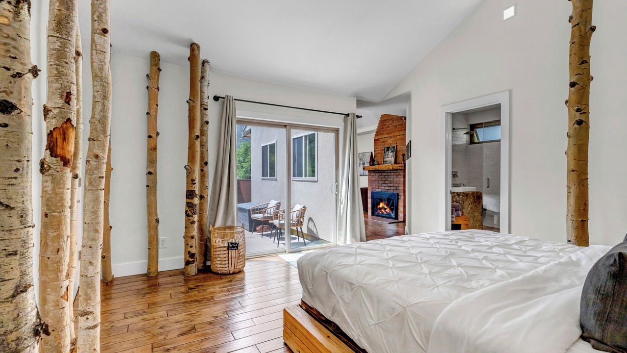 Photo of Bedroom in Cheyenne Canyon