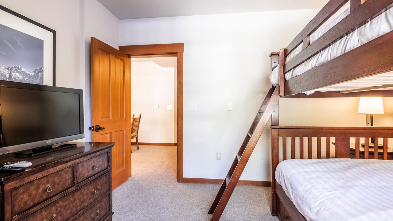Photo of Bedroom in Mammoth Lakes