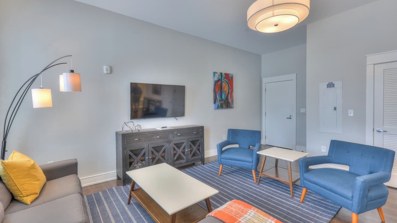 Photo of Livingroom in 12 South