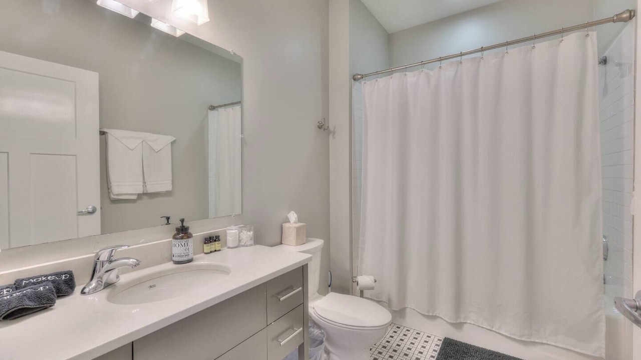 Photo of Bathroom in 12 South