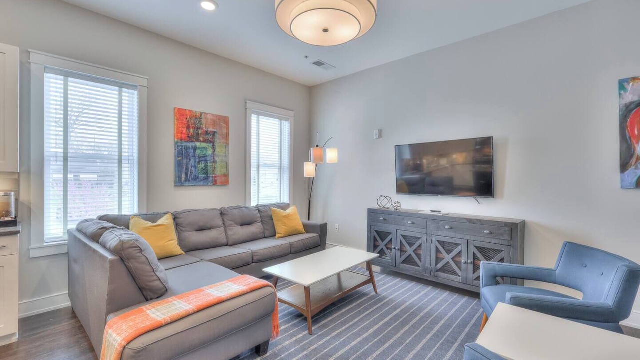 Photo of Livingroom in 12 South