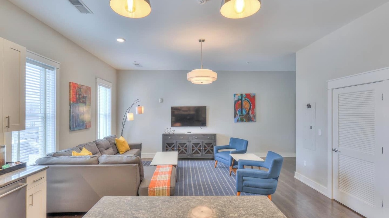 Photo of Livingroom in 12 South