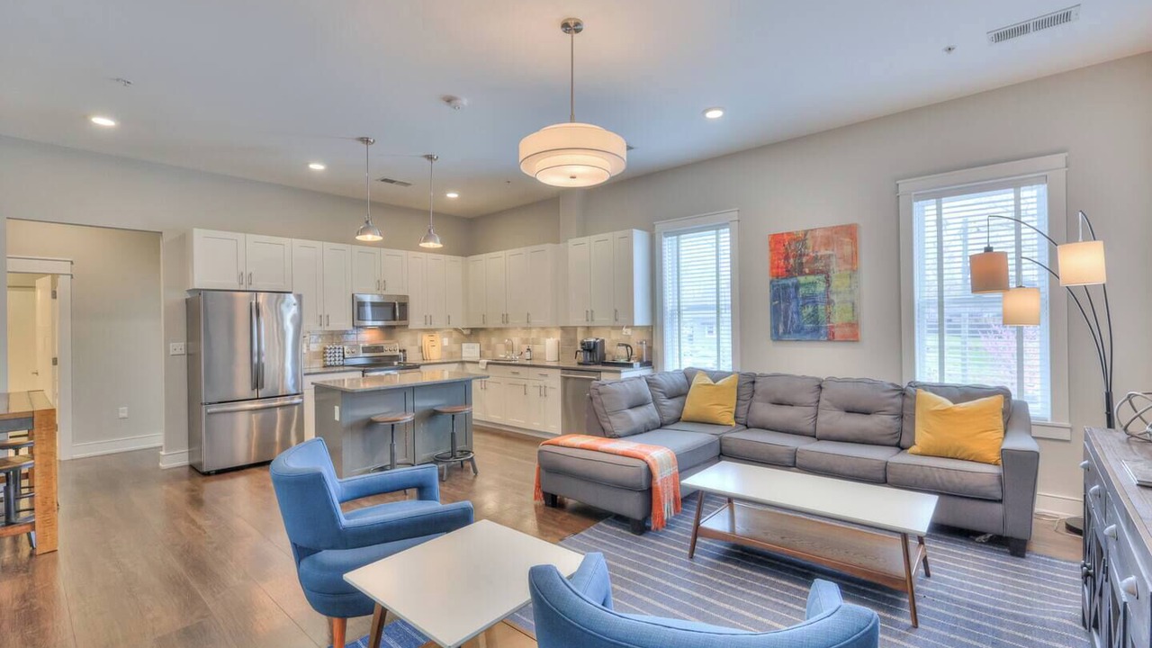 Photo of Livingroom in 12 South