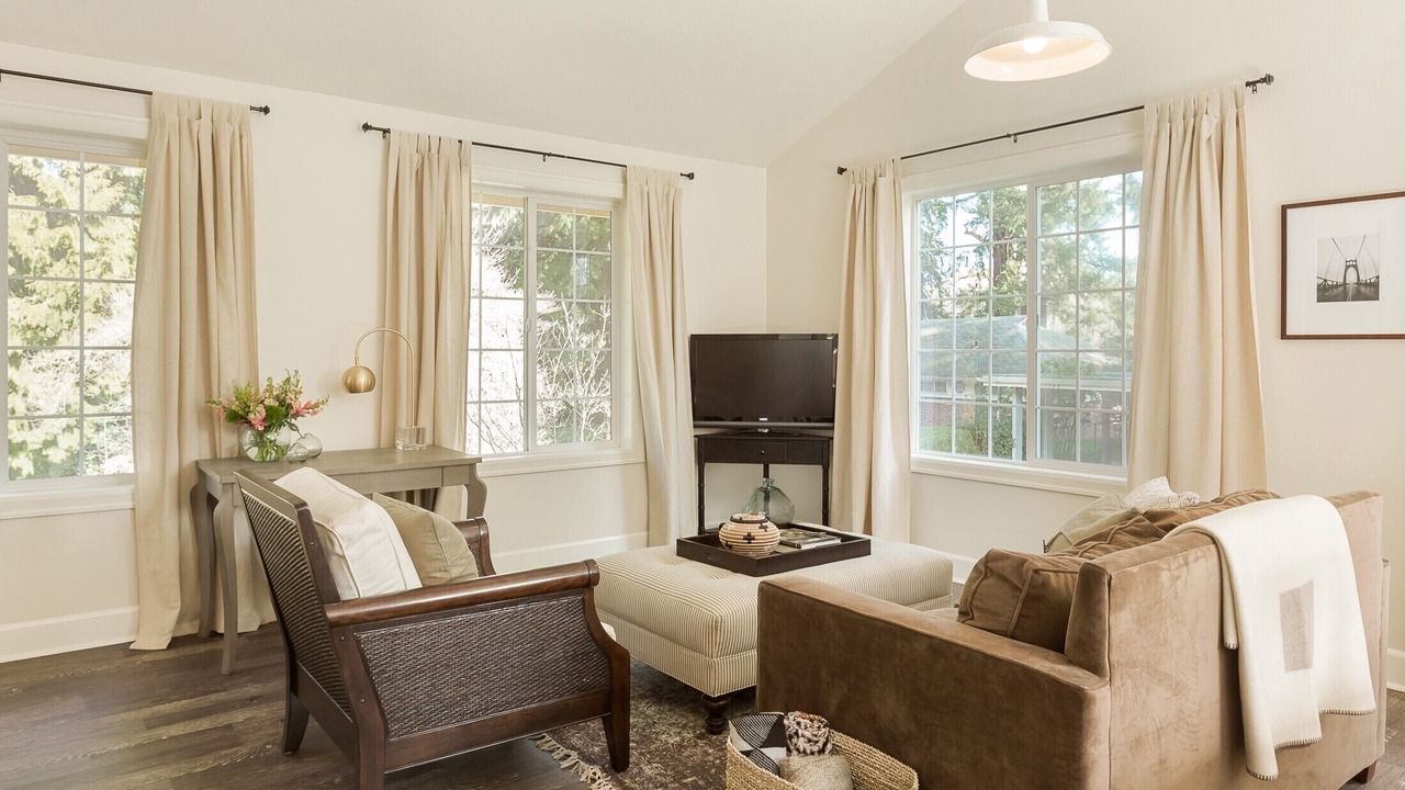Photo of Bedroom in Lake Oswego