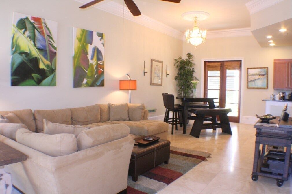 Photo of Livingroom in Baytowne Wharf