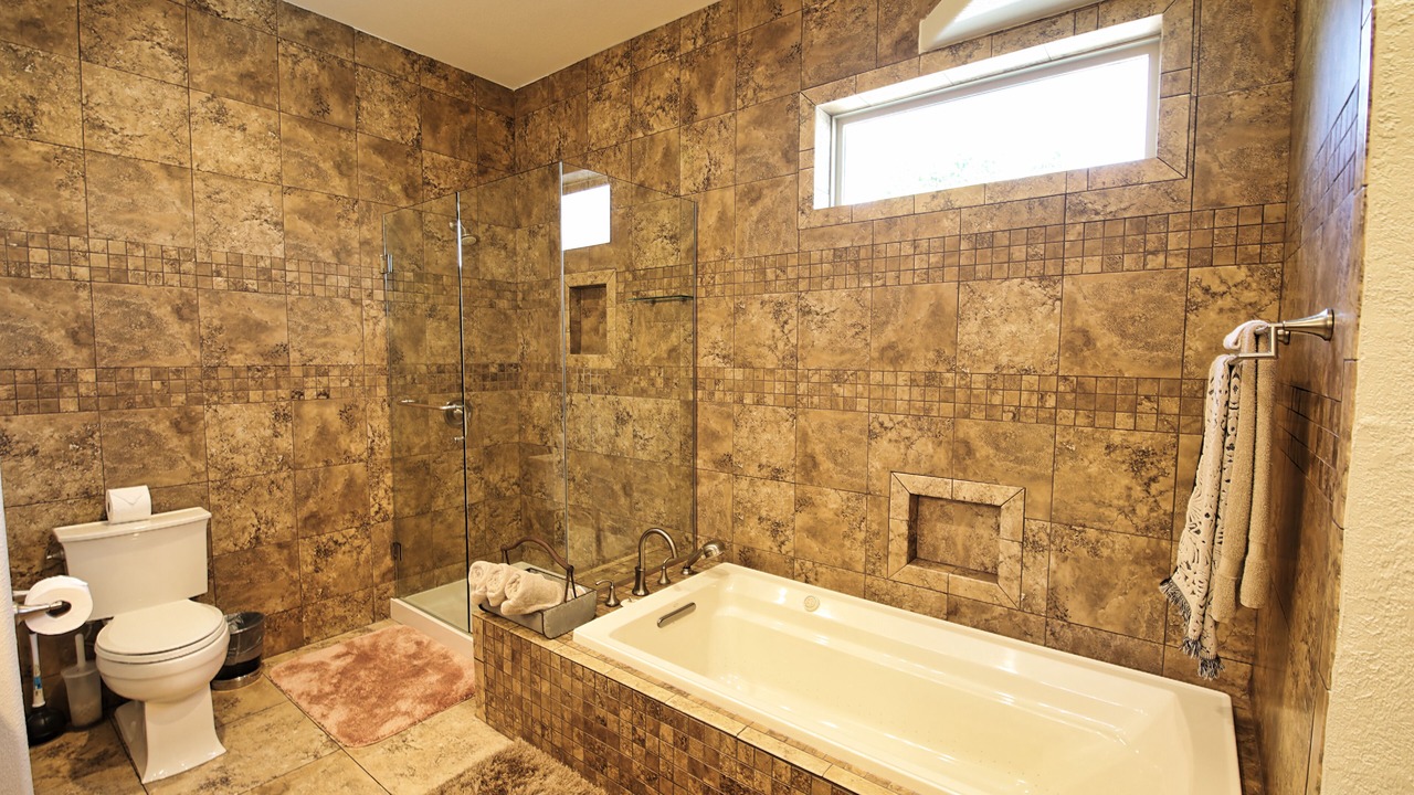 Photo of Bathroom in Roach