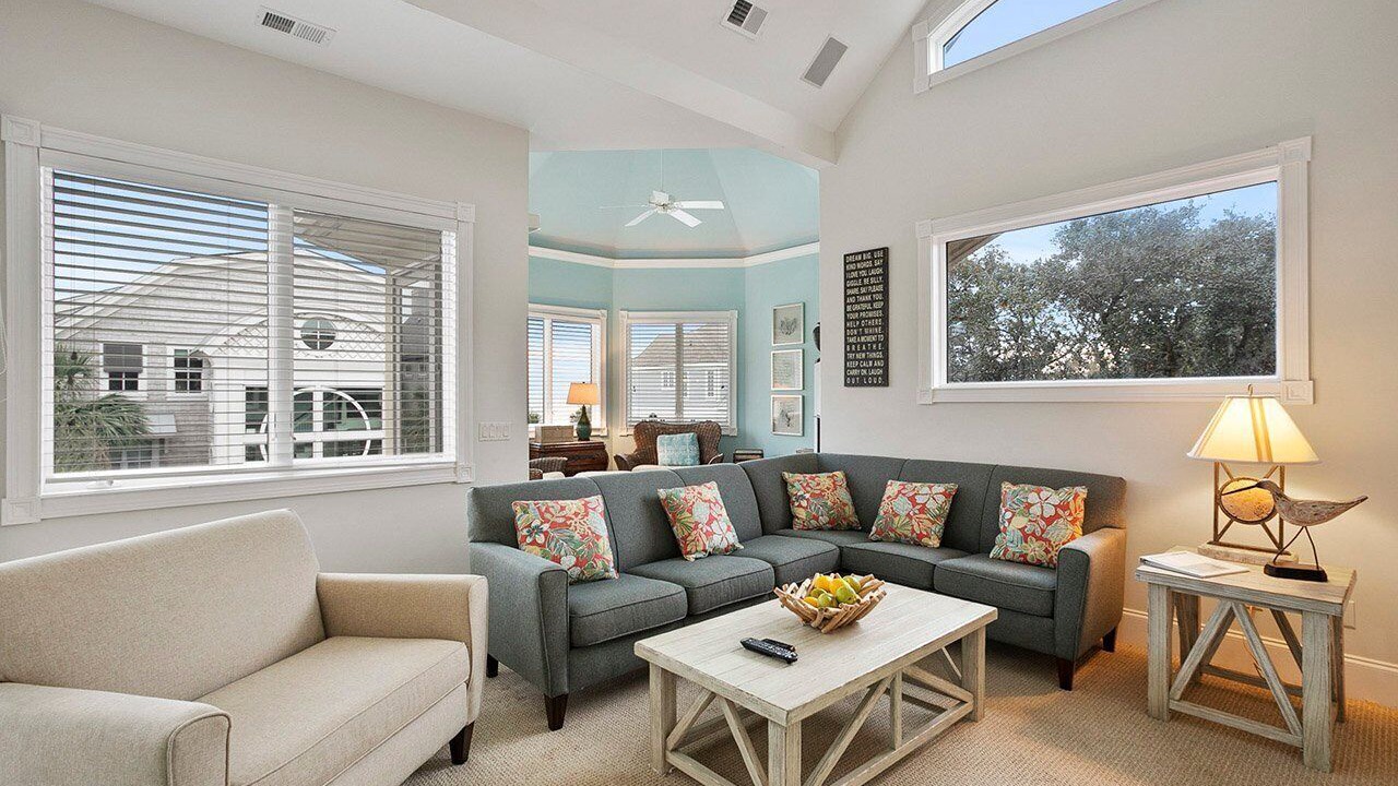 Photo of Livingroom in North Forest Beach