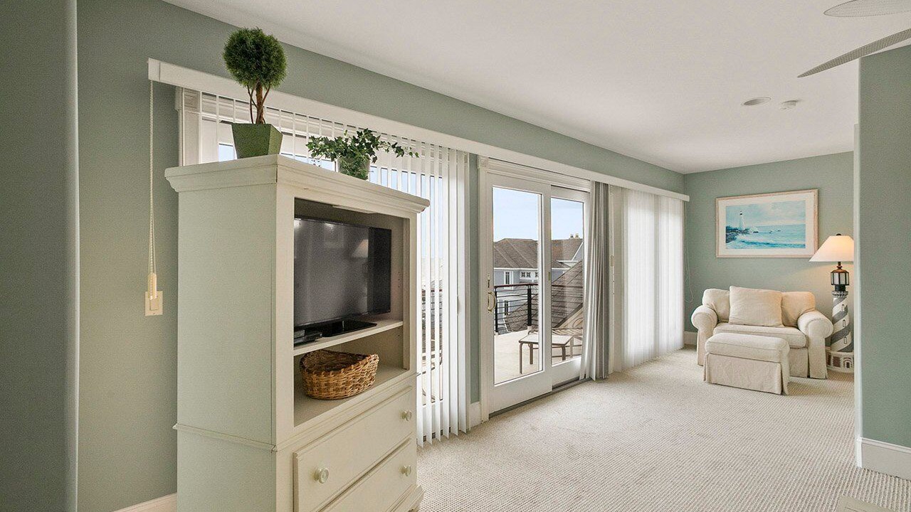 Photo of Livingroom in North Forest Beach