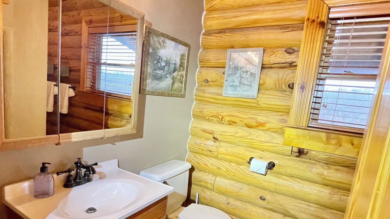 Photo of Bathroom in Graysville
