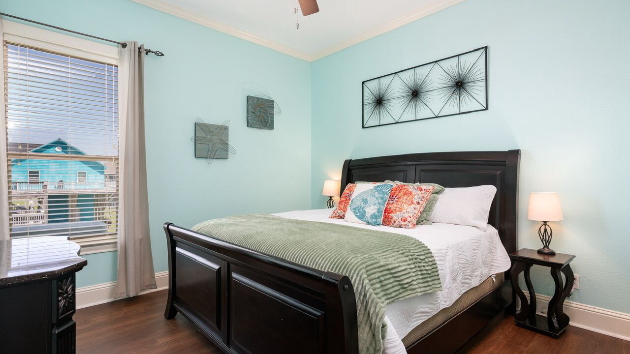 Photo of Bedroom in Crystal Beach