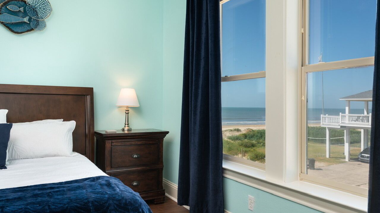 Photo of Bedroom in Crystal Beach