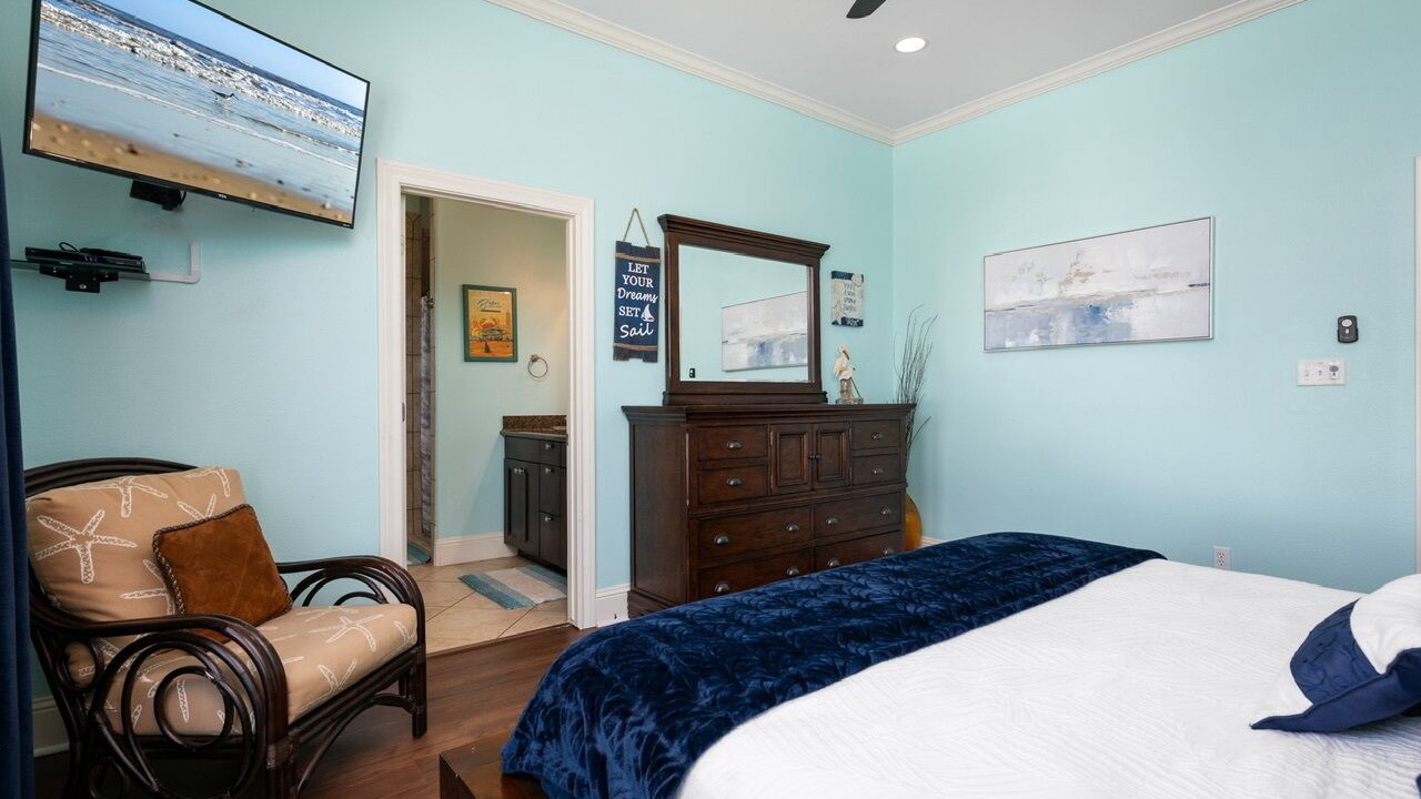 Photo of Bedroom in Crystal Beach