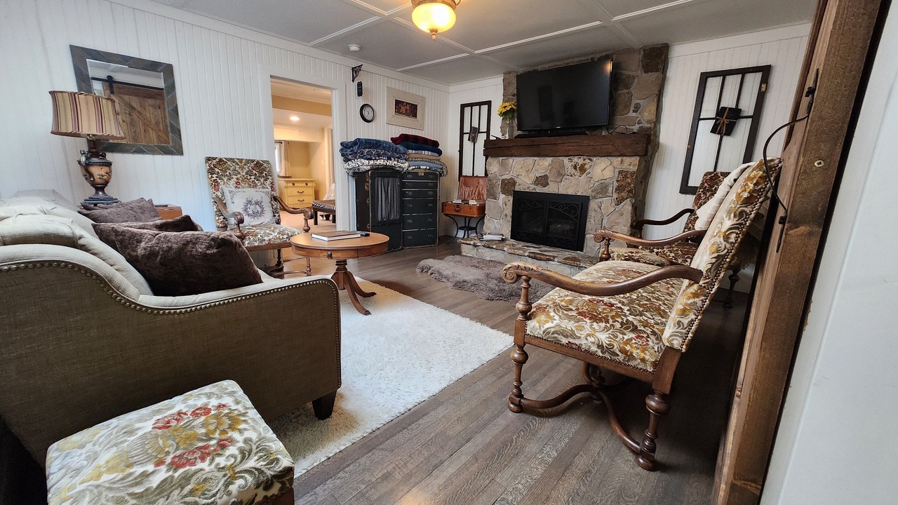 Photo of Livingroom in Evergreen