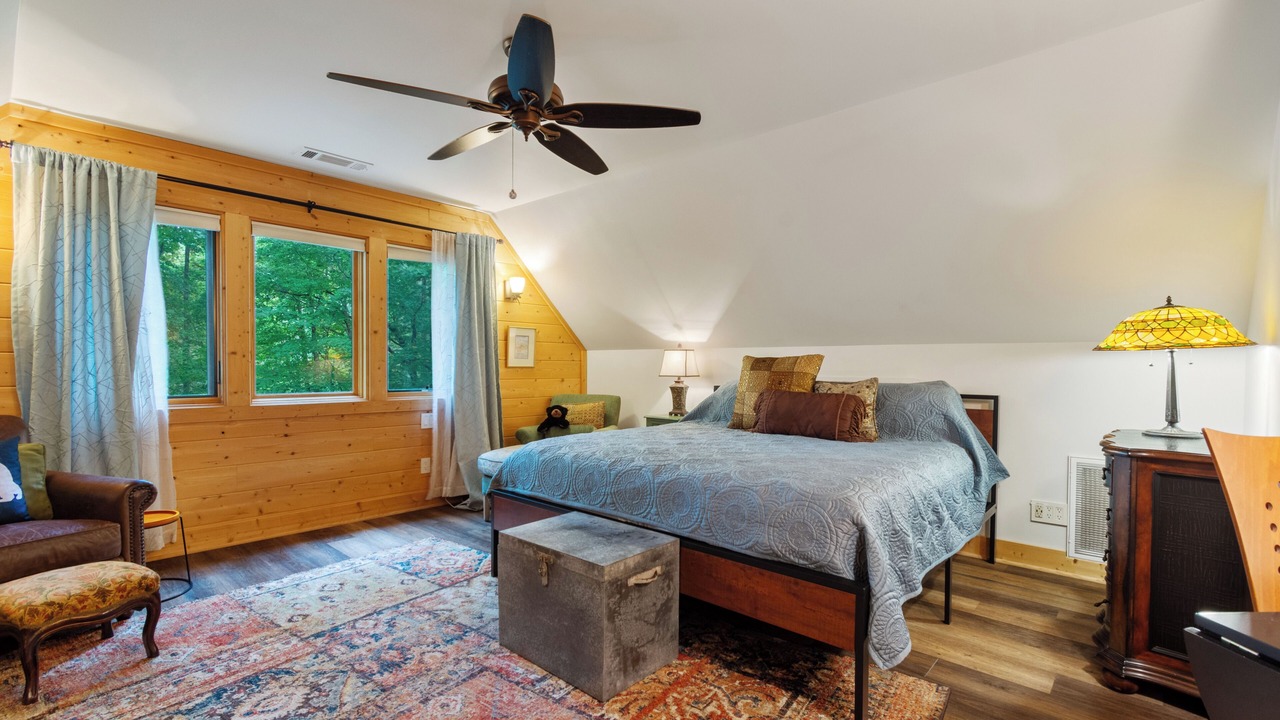 Photo of Bedroom in Dahlonega