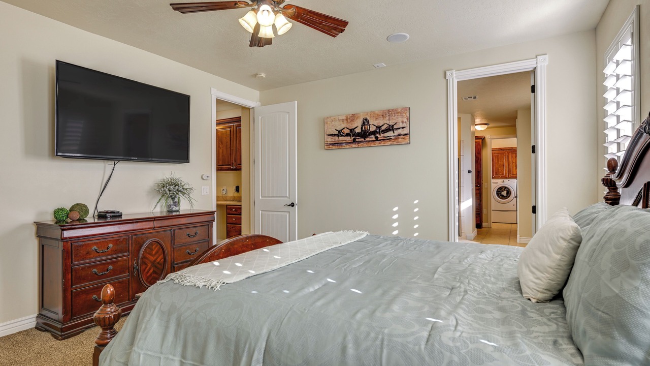 Photo of Bedroom in Hurricane
