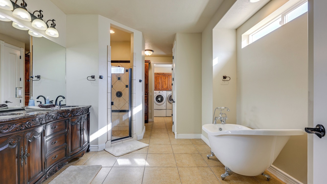 Photo of Bathroom in Hurricane