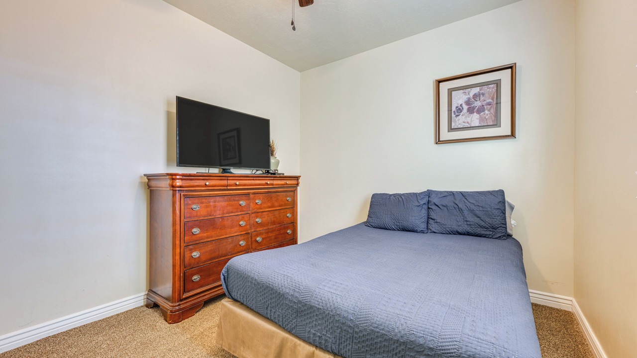 Photo of Bedroom in Hurricane