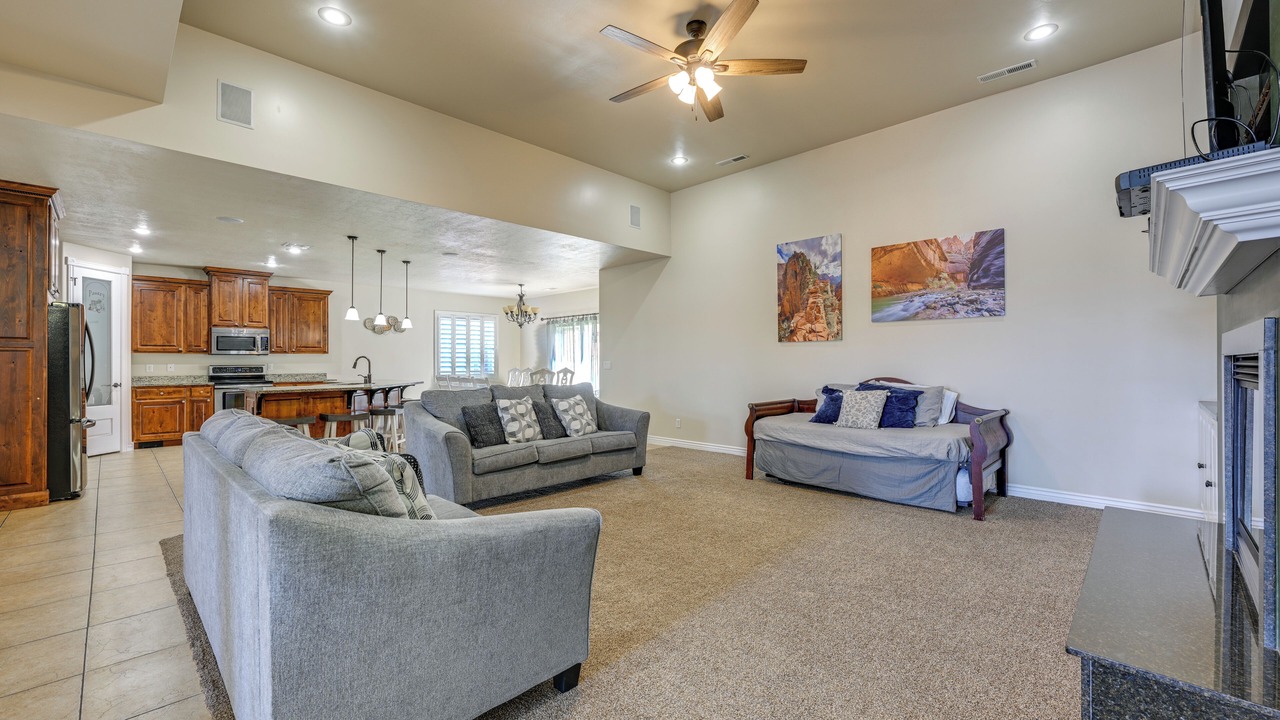 Photo of Livingroom in Hurricane