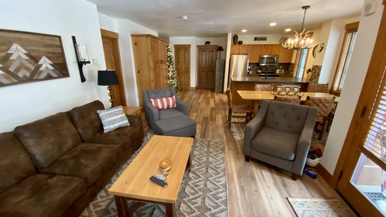 Photo of Livingroom in River Run