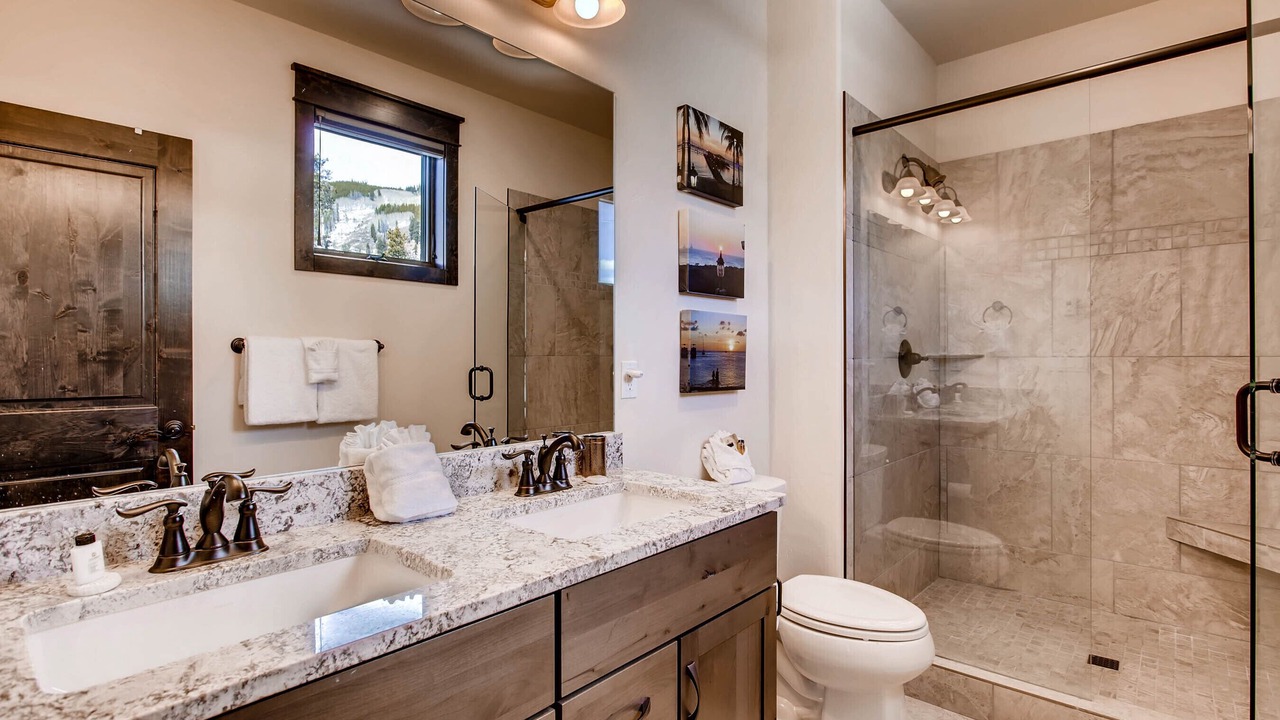 Photo of Bathroom in River Run