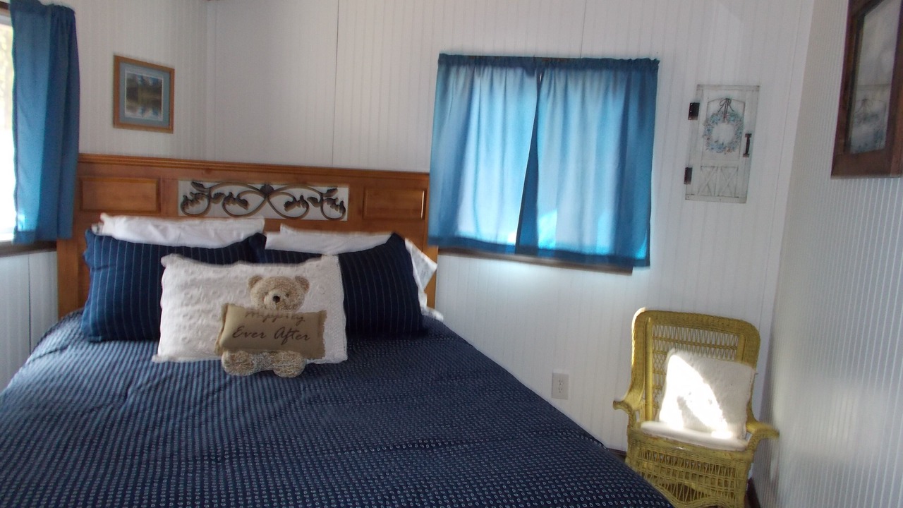 Photo of Bedroom in Drake