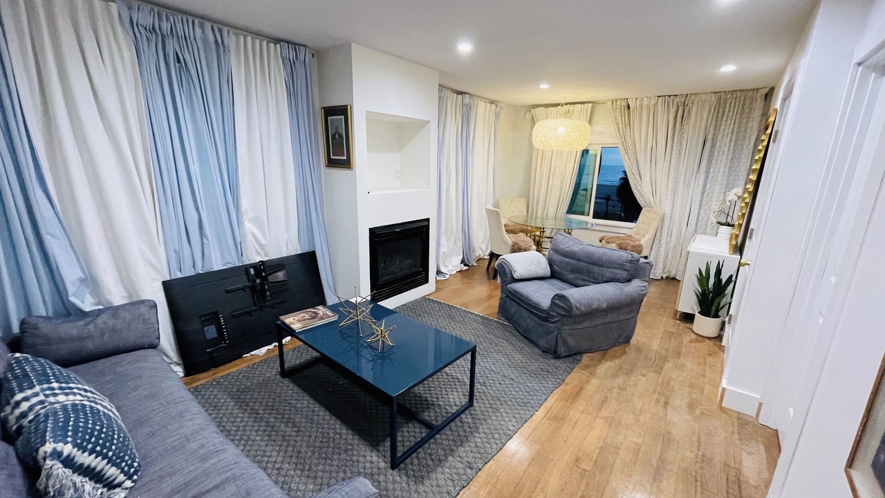 Photo of Livingroom in Downtown