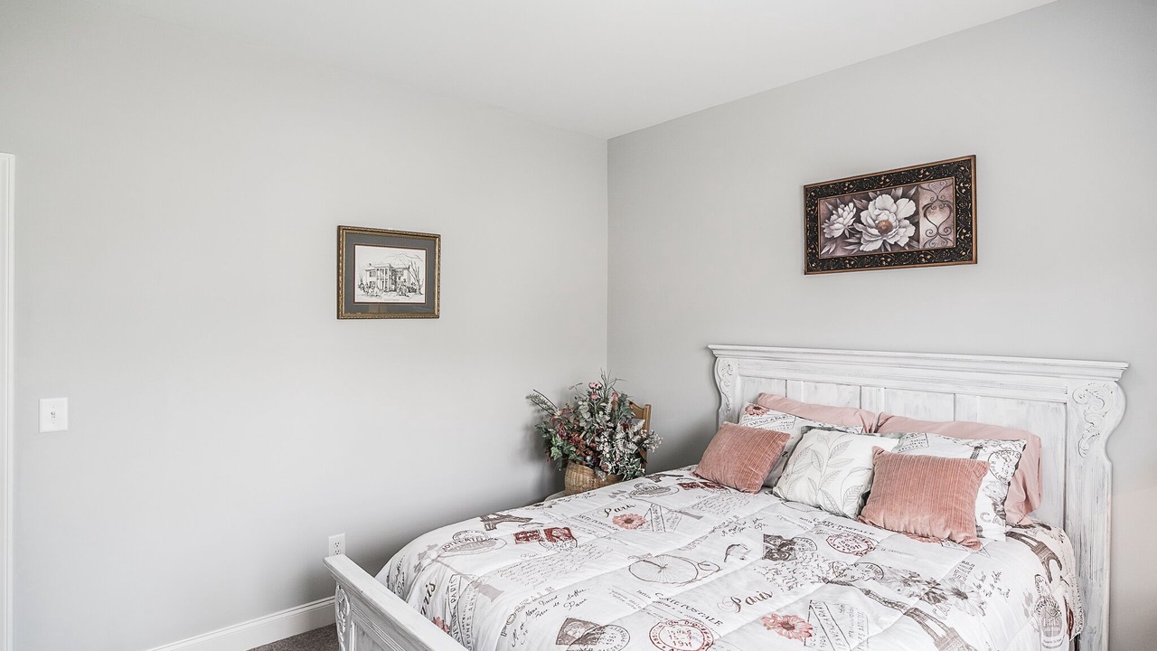 Photo of Bedroom in Gallatin