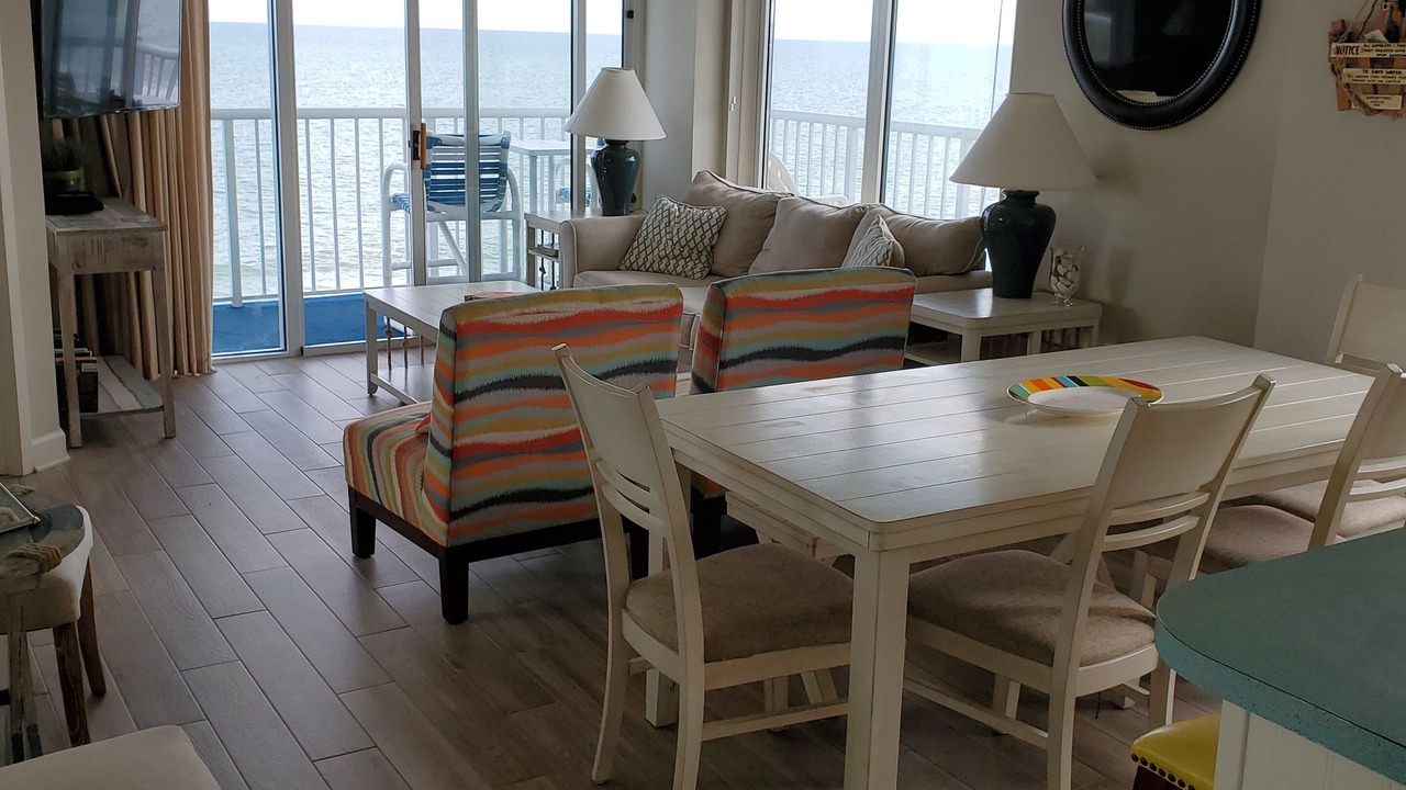 Photo of Livingroom in Arcadian Shores