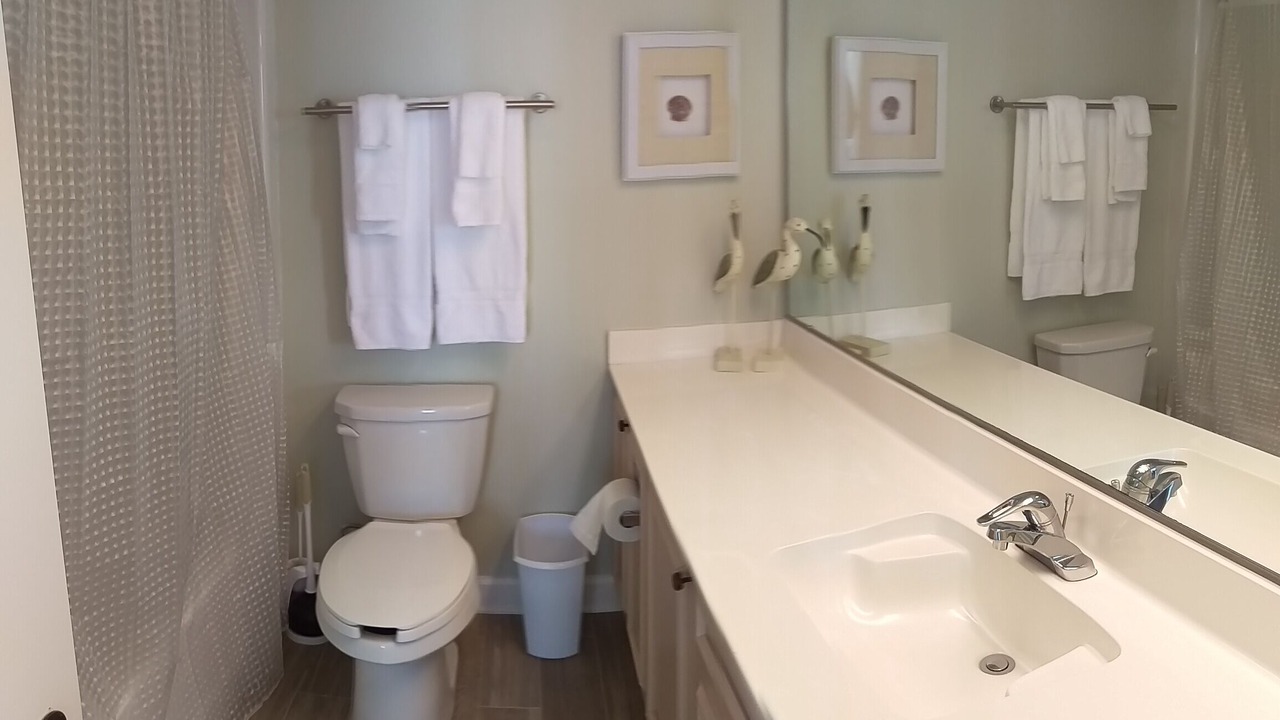 Photo of Bathroom in Arcadian Shores