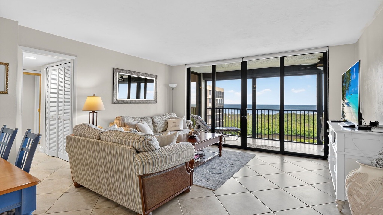 Photo of Livingroom in Vanderbilt Beach