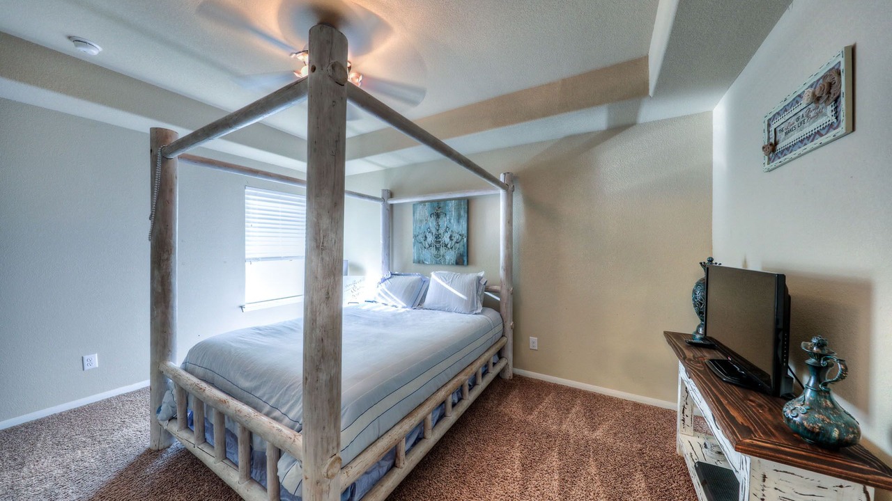 Photo of Bedroom in El Lago