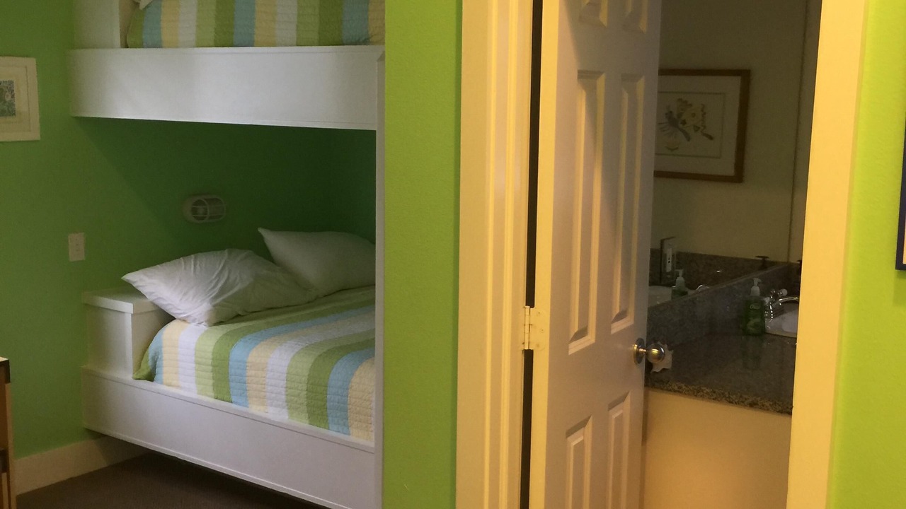 Photo of Bedroom in Pirates Beach
