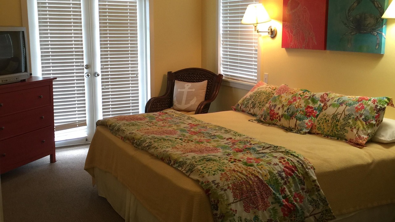 Photo of Bedroom in Pirates Beach