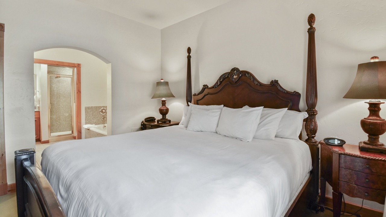 Photo of Bedroom in Midway