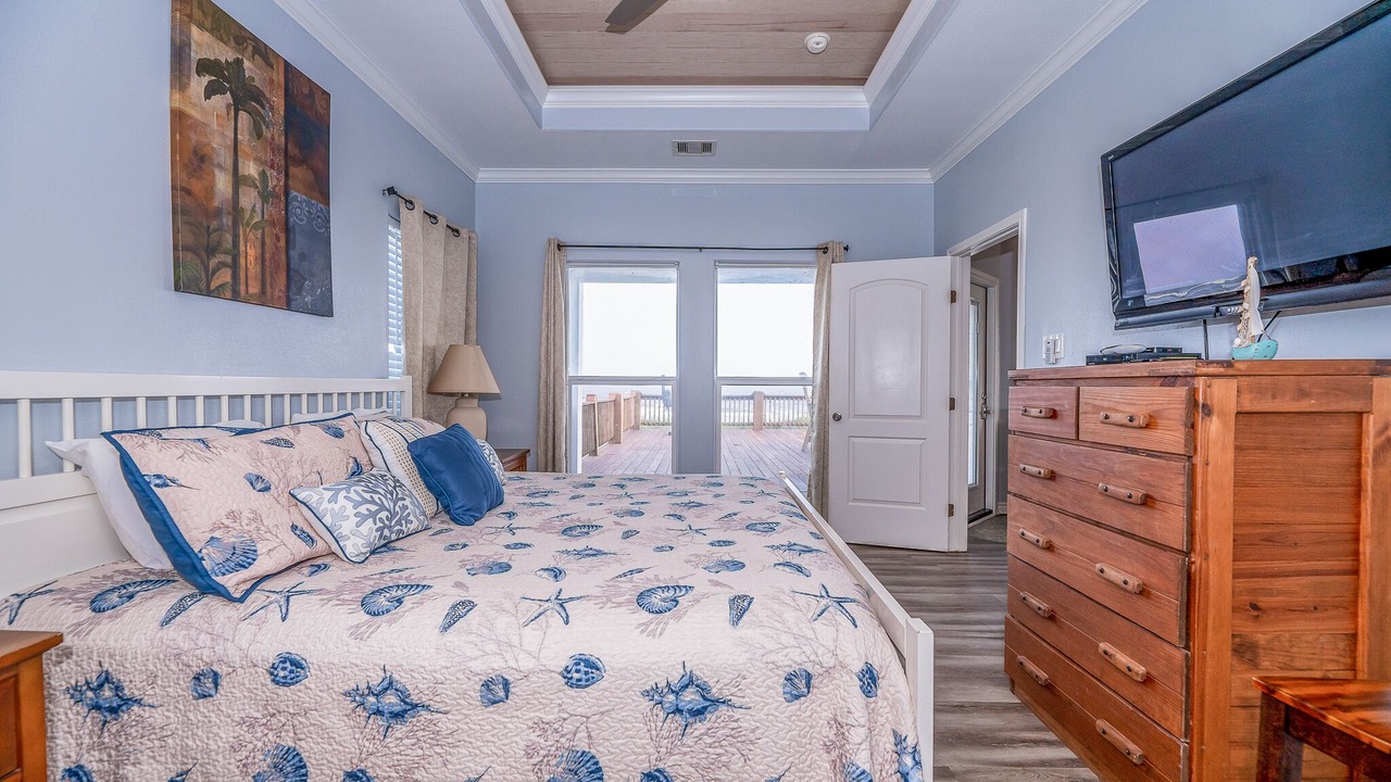 Photo of Bedroom in Crystal Beach