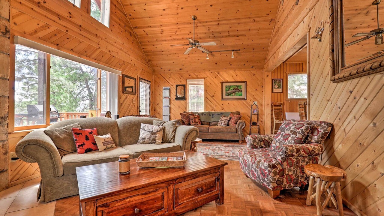 Photo of Livingroom in Meadow View Heights