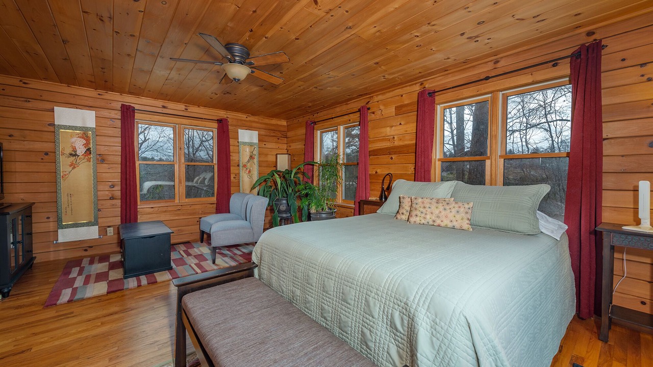 Photo of Bedroom in Asheville