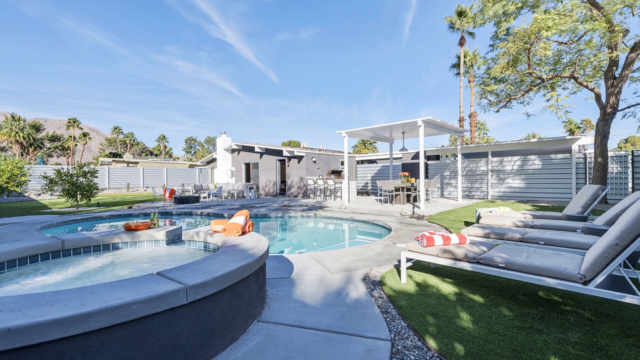Photo of Outdoor in Racquet Club Estates