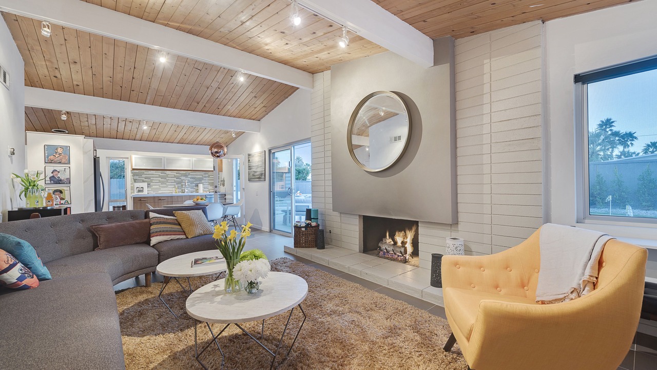 Photo of Livingroom in Racquet Club Estates
