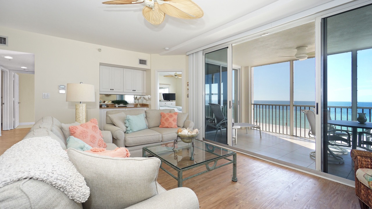 Photo of Livingroom in Vanderbilt Beach