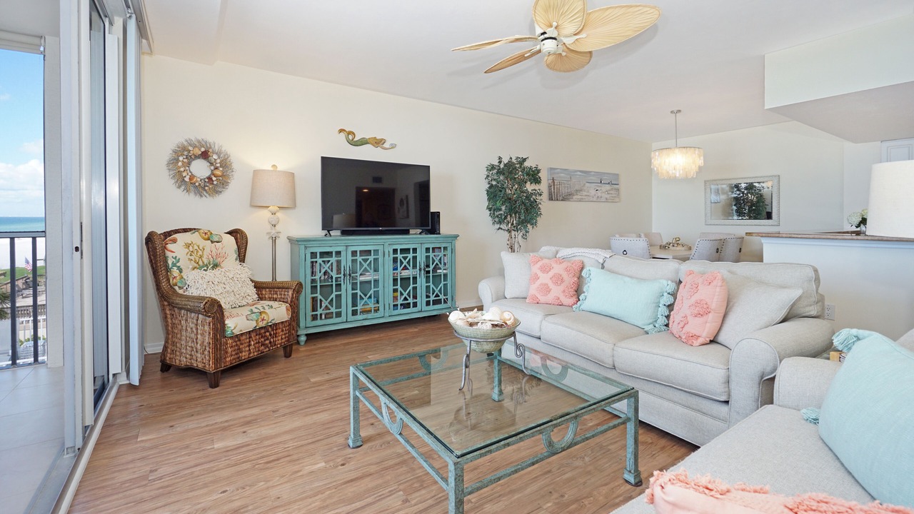 Photo of Livingroom in Vanderbilt Beach