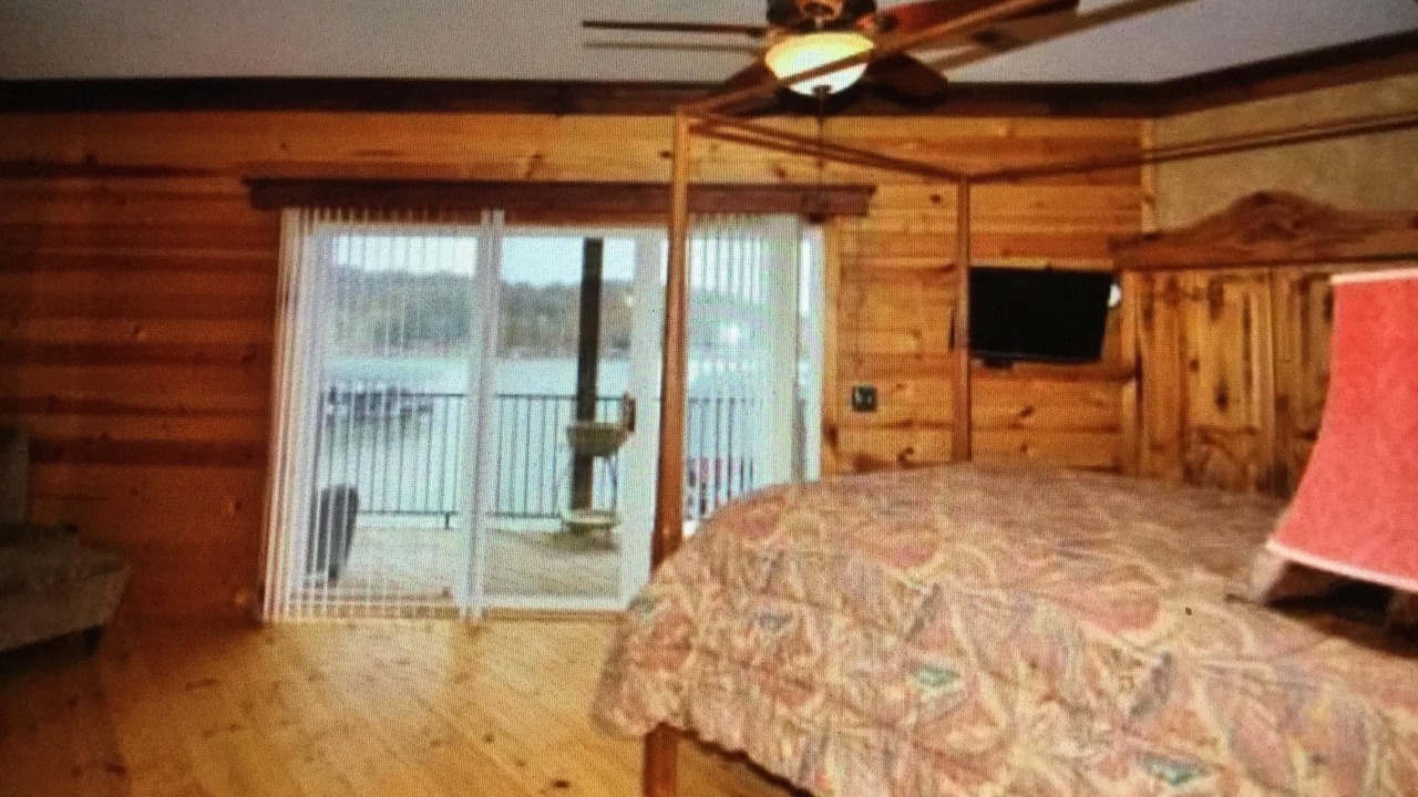 Photo of Bedroom in Camdenton