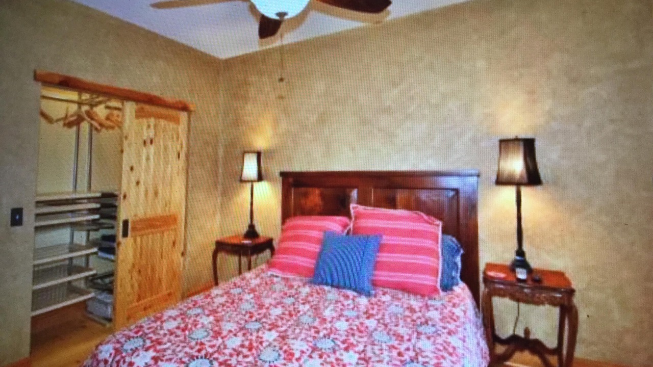 Photo of Bedroom in Camdenton