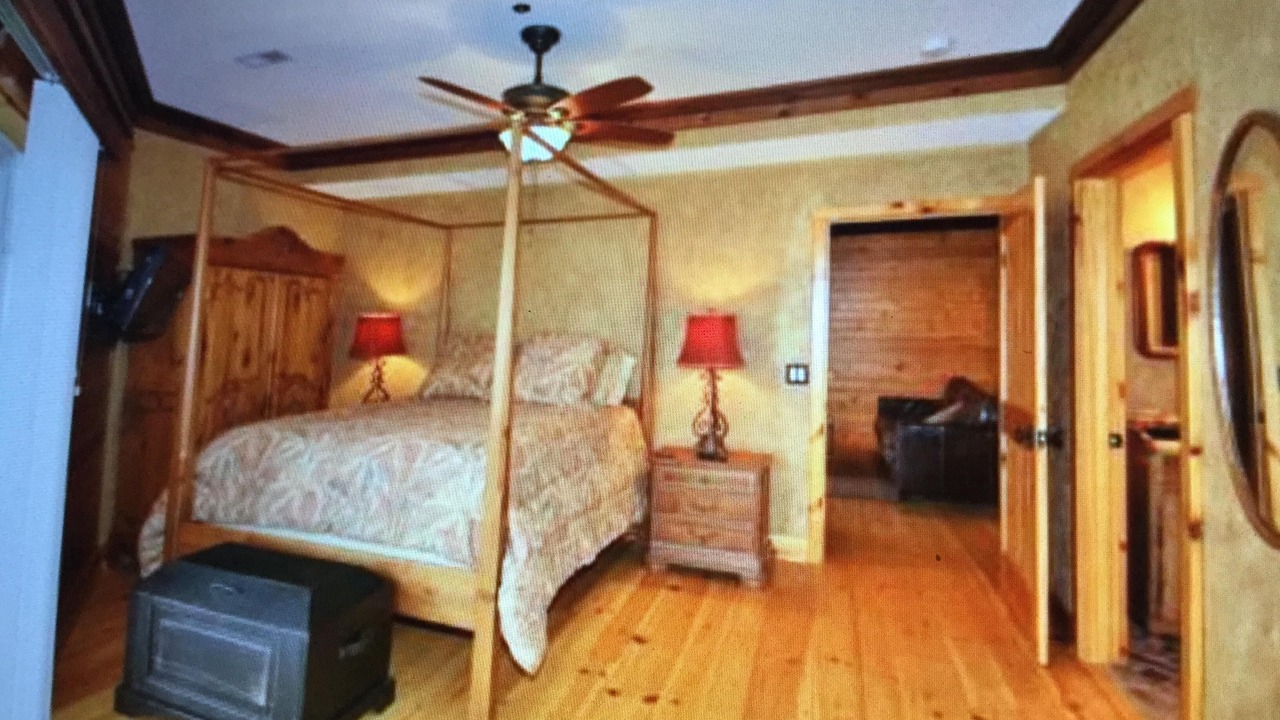 Photo of Bedroom in Camdenton