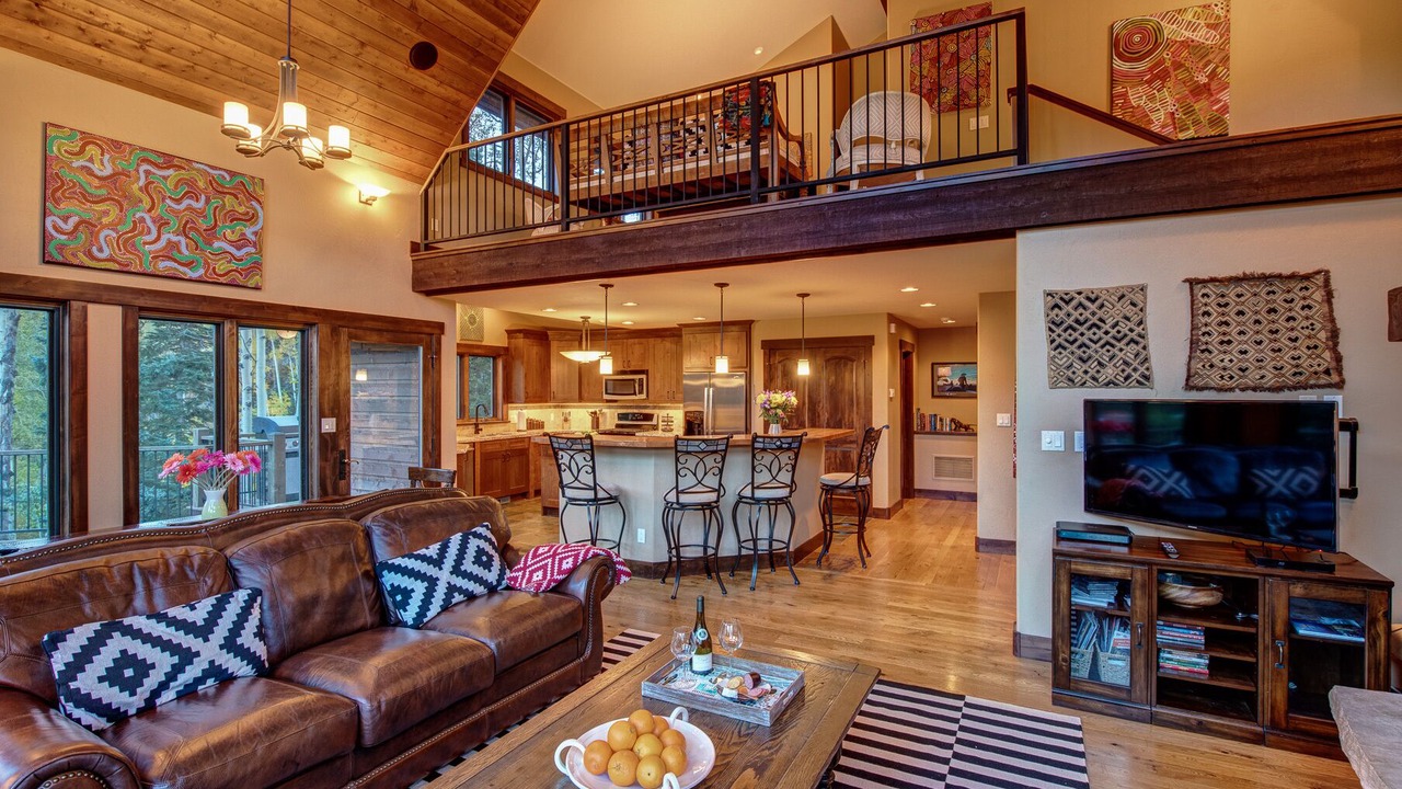 Photo of Livingroom in Columbine Lake
