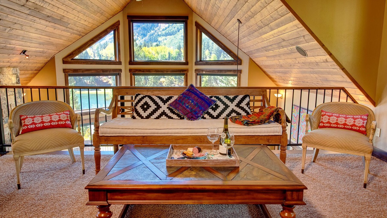 Photo of Livingroom in Columbine Lake
