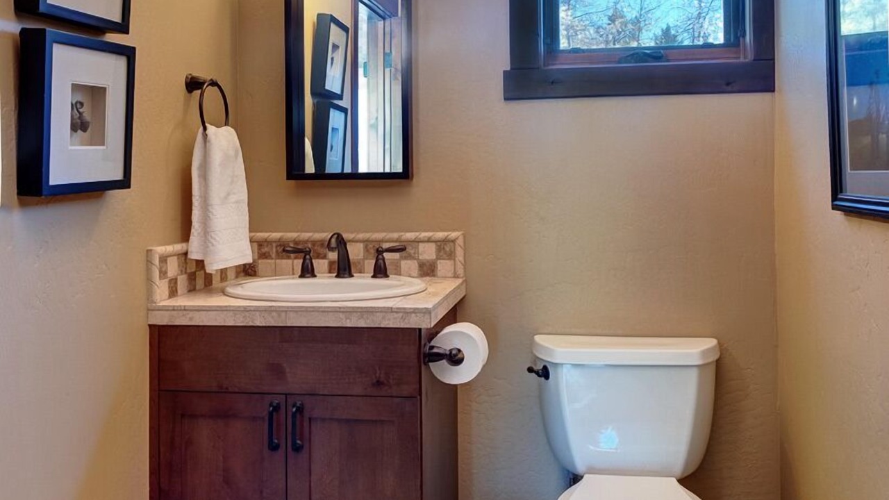 Photo of Bathroom in Columbine Lake